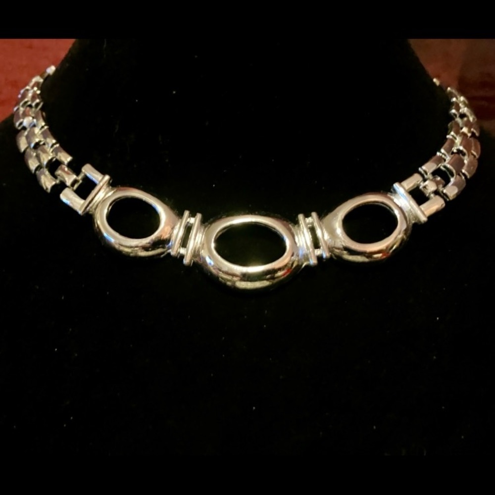 Silver-Tone Oval Link Necklace - Elegant Women's Necklace